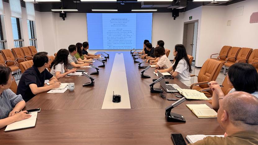 会议室里的人们 AI 生成的内容可能不正确。